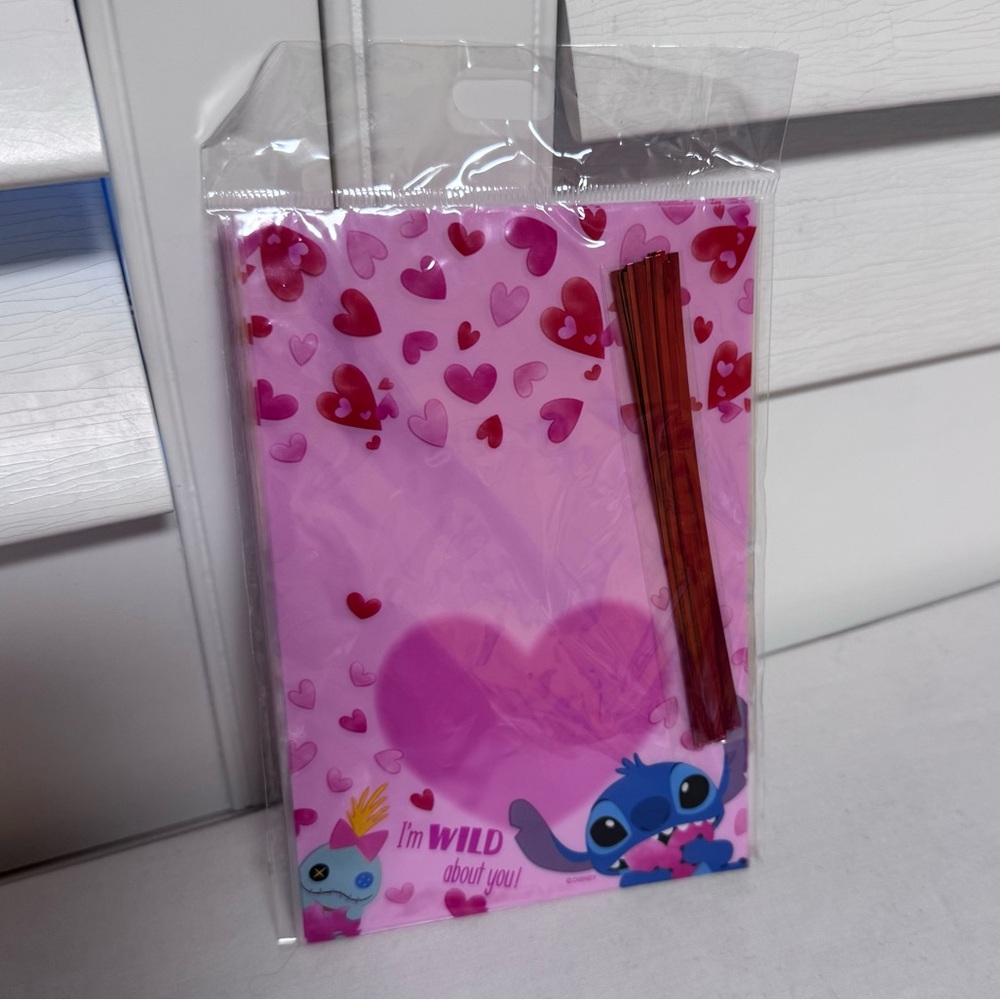 Exclusive Disney Store Japan Stitch Valentine's Day gift bag.